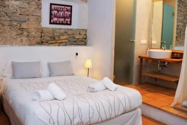 Room 4 of 12