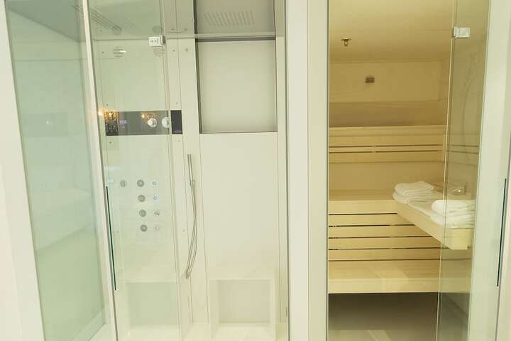 Room 42 of 76