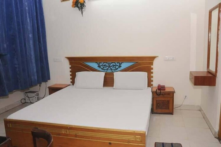 Room 17 of 19