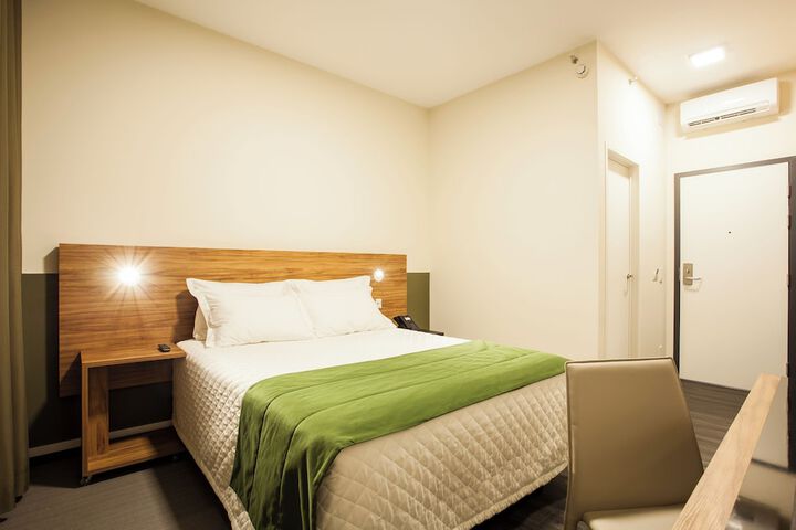 Room 5 of 32