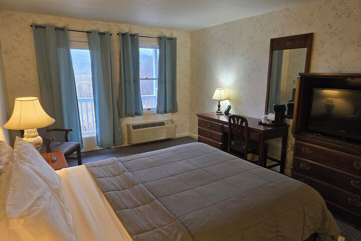 Room 8 of 24