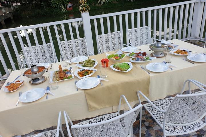 Dining 44 of 60