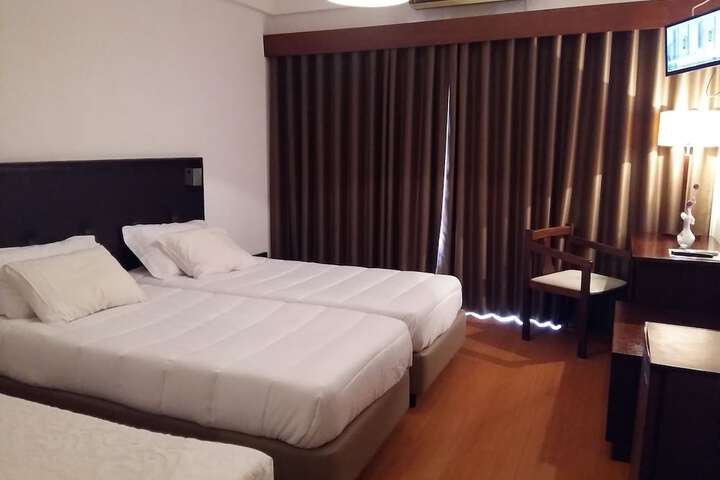 Room 9 of 33