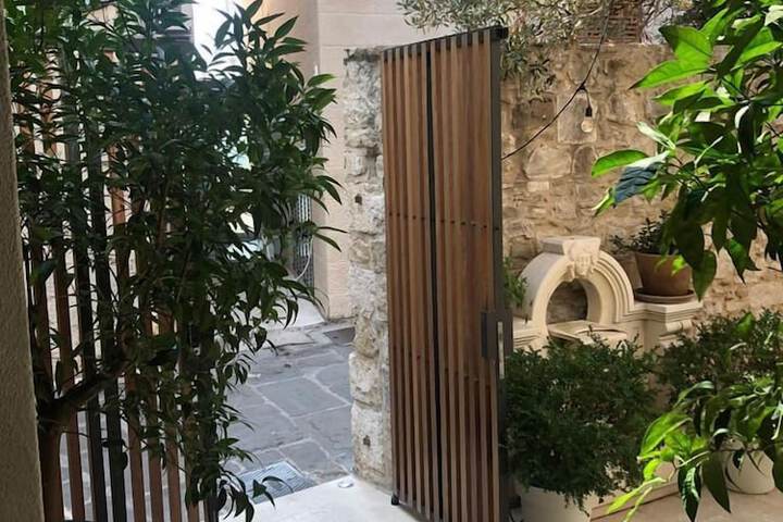 Hotel Exterior 97 of 98