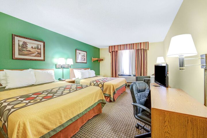 1 Queen Bed (3 of 12)