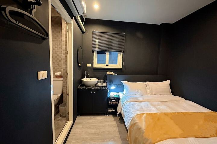 Room 25 of 68
