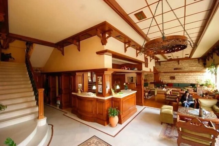 Entrance & Lobby