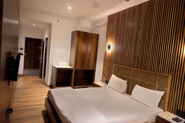 Room 8 of 17