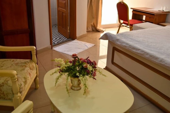 Room 11 of 20