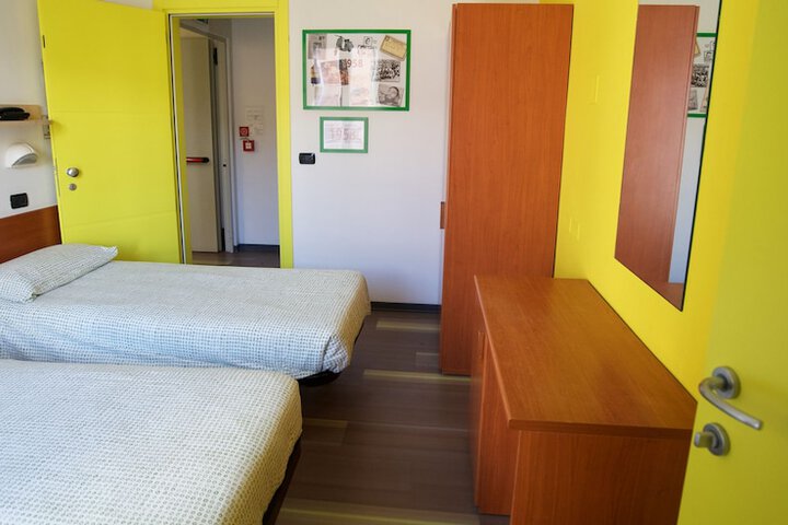 Room 4 of 51