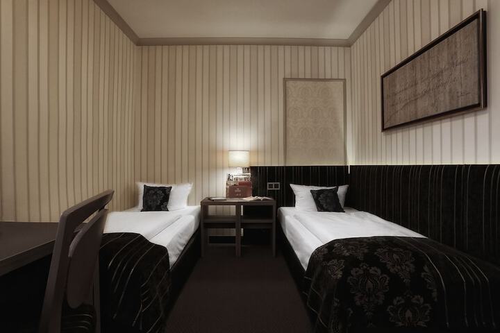 Room 30 of 89