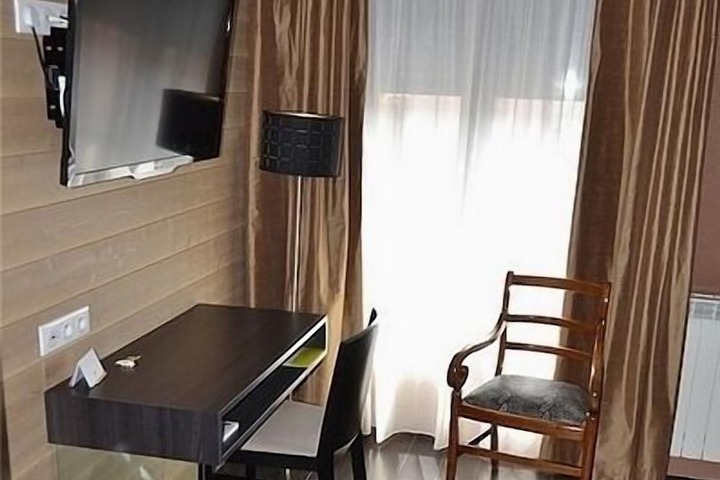 Room 13 of 42