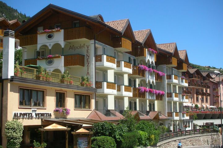 Hotel 64 of 67