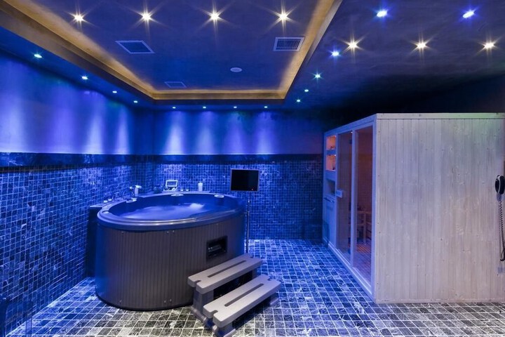 Spa 12 of 22