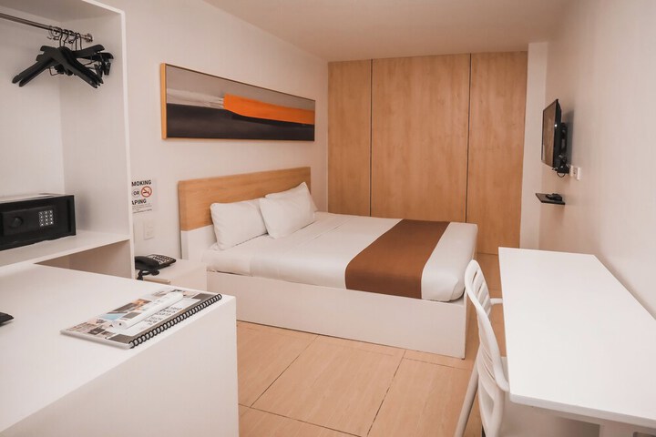 Room 7 of 27
