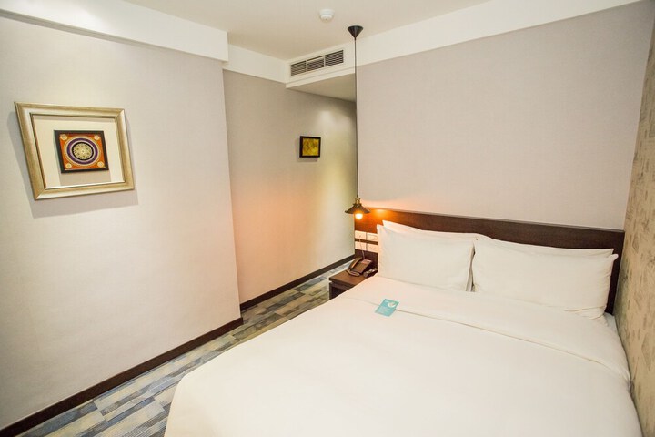 Room 12 of 99
