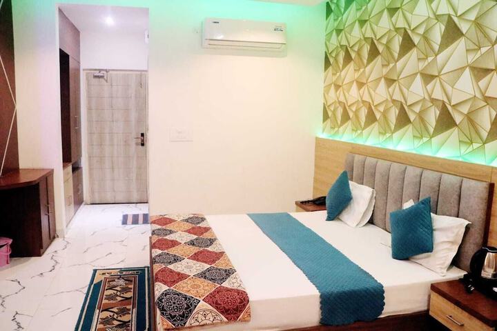 Room 18 of 36