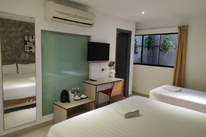 Room 9 of 32