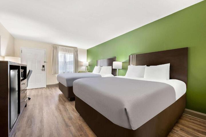 Standard Room, King or Two Doubles (2 of 2)