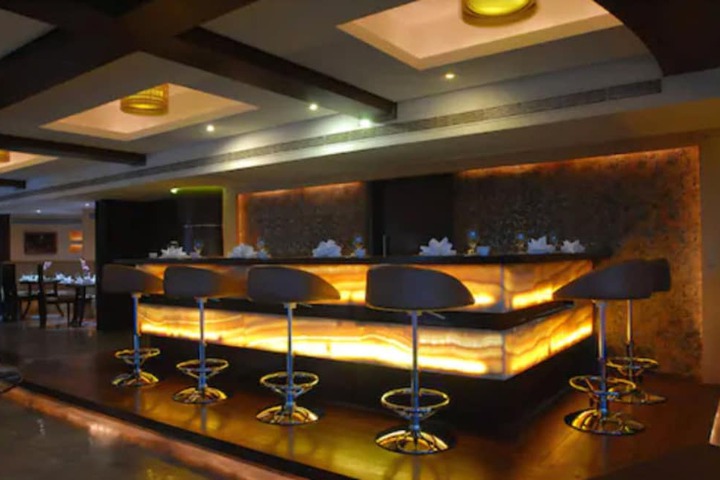 Lounge 28 of 35