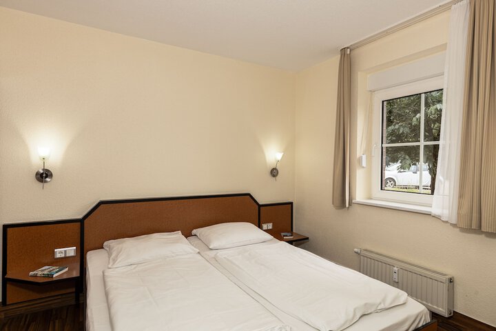 Room 3 of 33