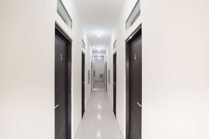 Ballroom/Hall 27 of 28