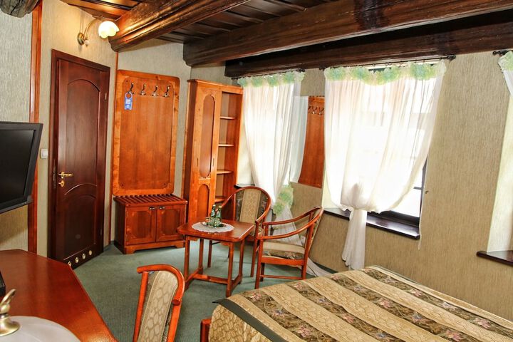 Room 9 of 39