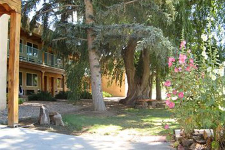 Hotel Exterior 4 of 15