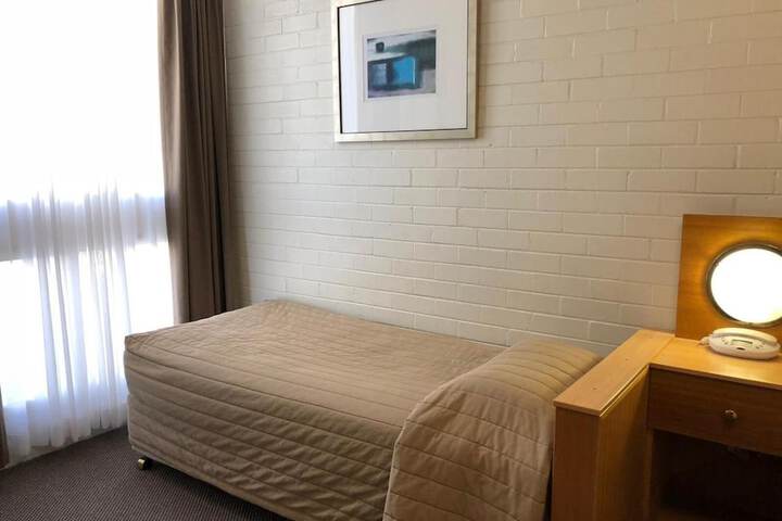 Room 6 of 24