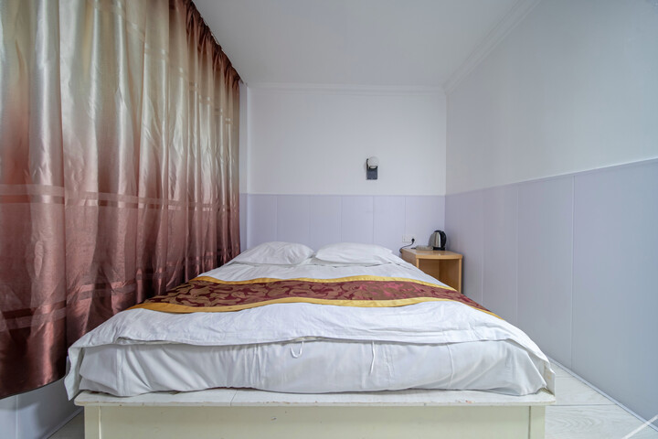 Yadi Hotel
