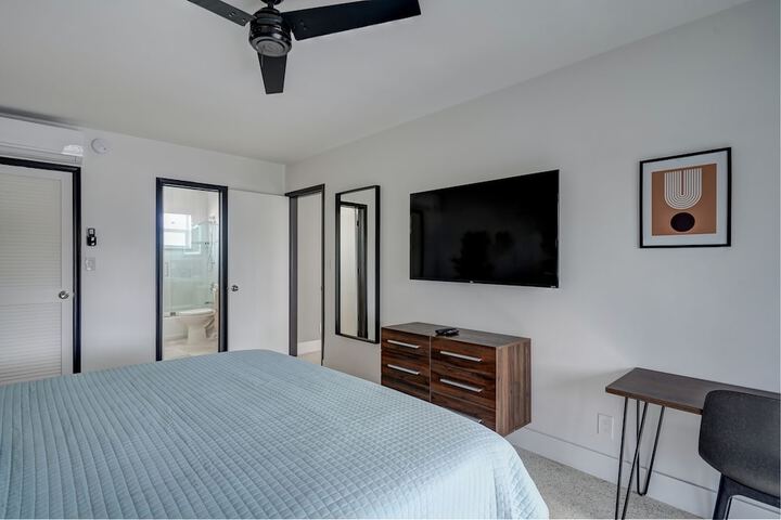1 Bedroom Deluxe Apartment King Bed Sofa Kitchen Accessible (9 of 42)