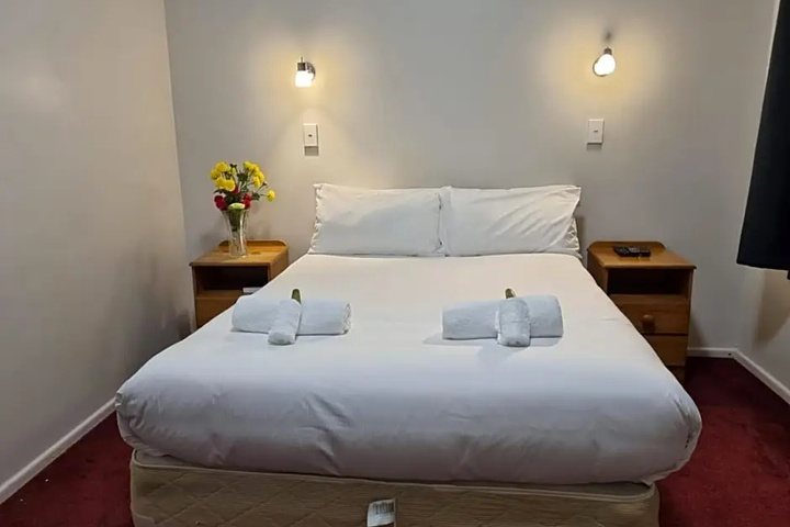 Room 2 of 18