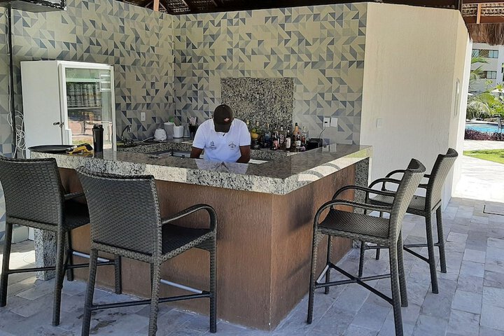 Lounge 33 of 42