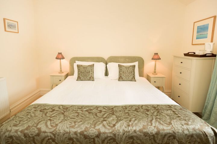 Room 202 of 373