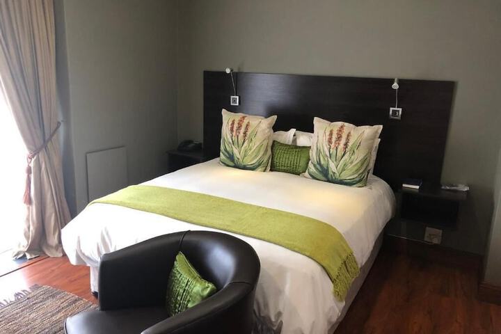 Room 12 of 108