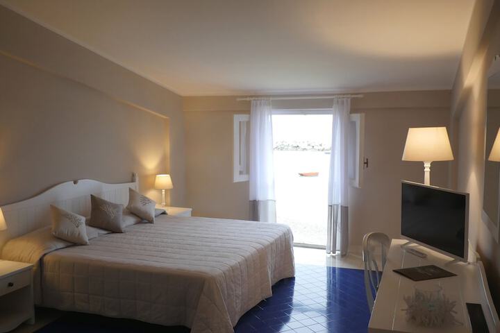 Room 6 of 48