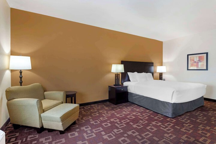 Room 4 of 40