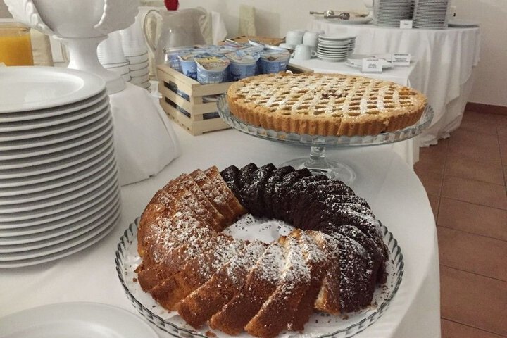 Breakfast/Coffee Service 22 of 32