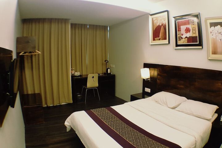 Room 17 of 43