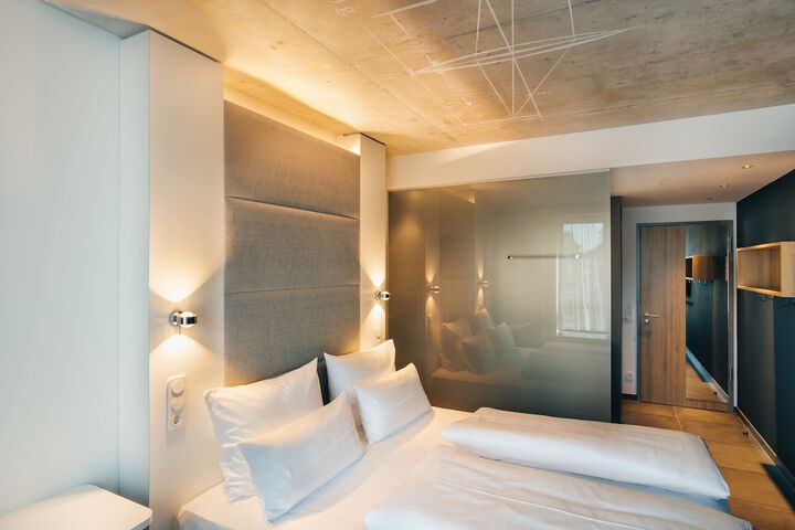 Room 7 of 38
