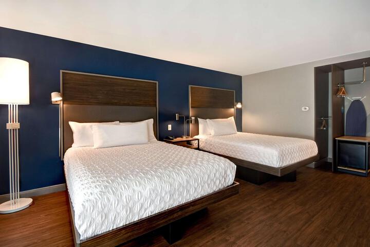 2 Queen Beds (15 of 18)