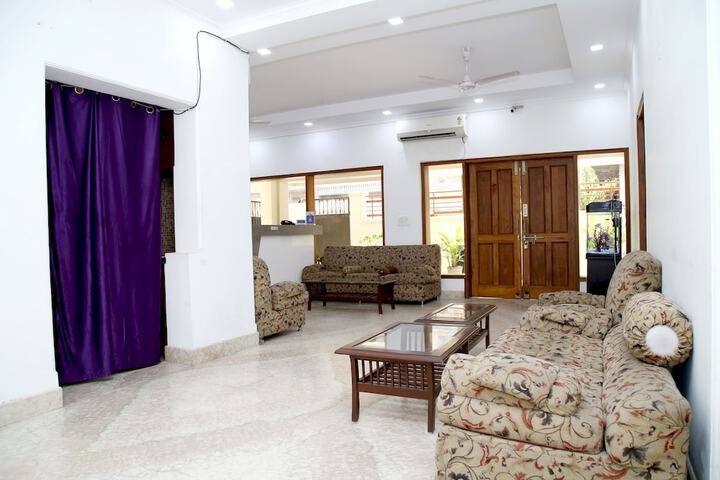 Room 12 of 38