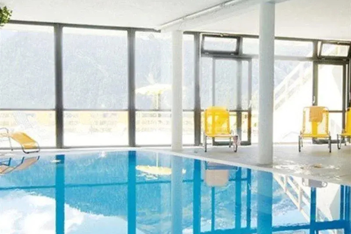 Pool 2 of 4
