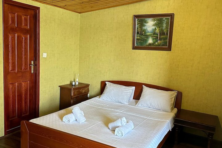 Room 16 of 83