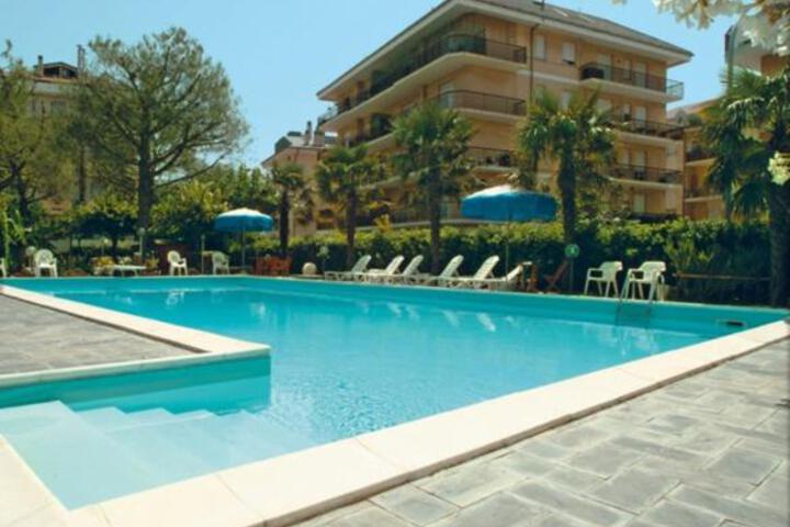 Hotel Tritone