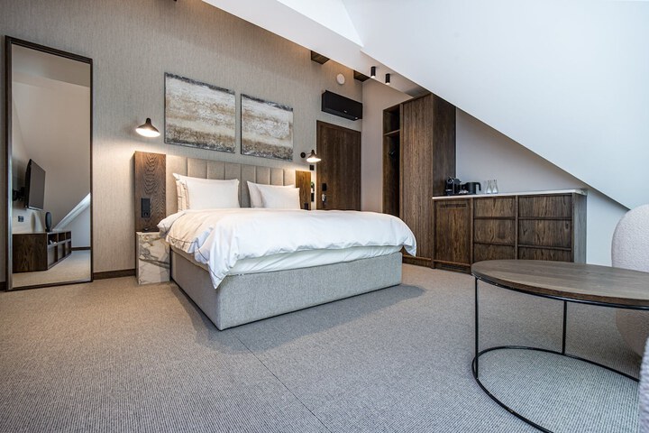 Room 47 of 158