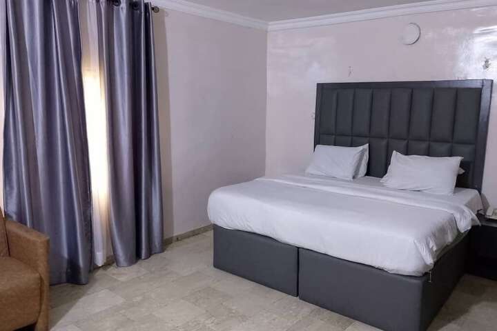 Room 6 of 41