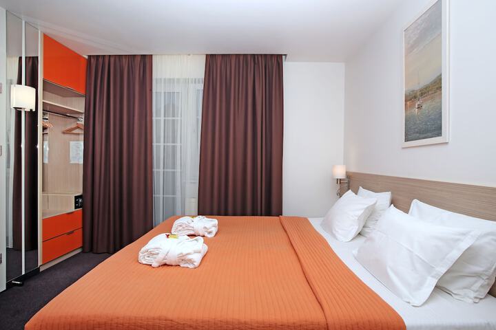 Room 15 of 46