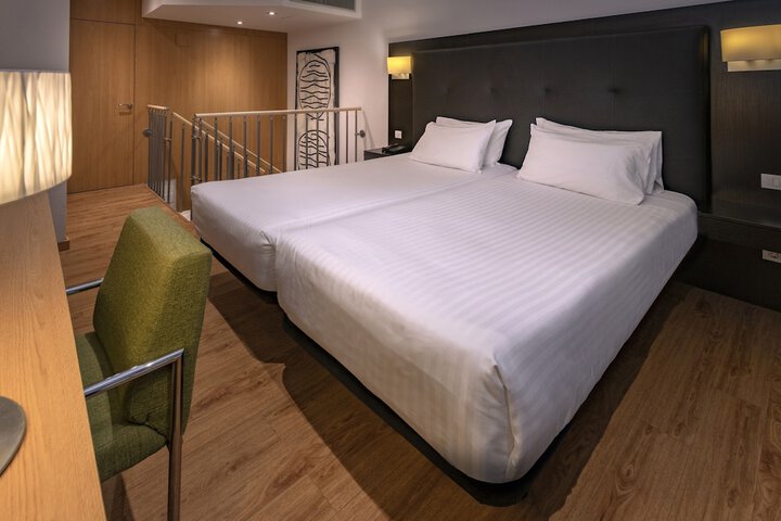 Room 9 of 40