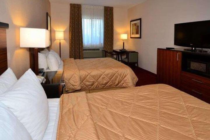 2 Double Beds (7 of 8)